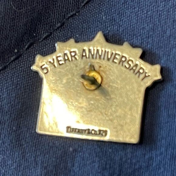 Tiffany MGM studio 5 year anniversary pin - Picture 2 of 3